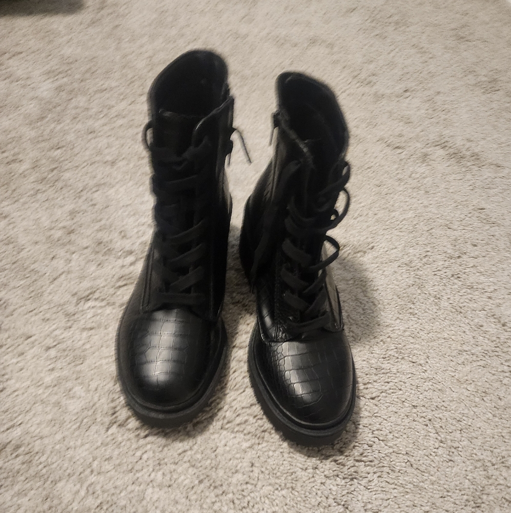 Band new black snakeskin ankle boots size 9